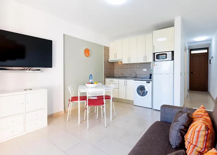 115 Acapulco Playa De Americas * Playa de las Americas (Tenerife)